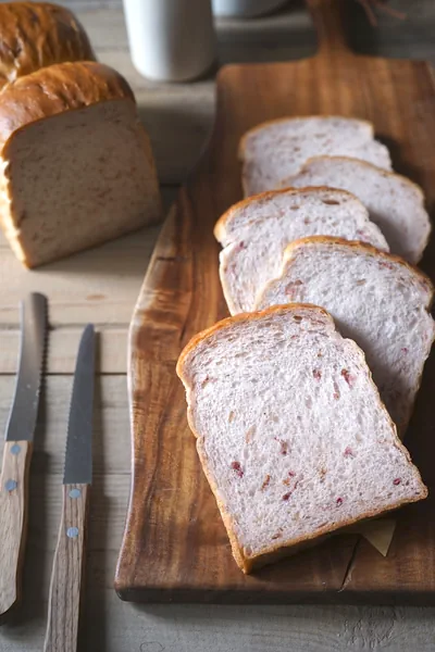 Fertiggestelltes Gericht von Rosen-Toast mit Farbe und Aroma