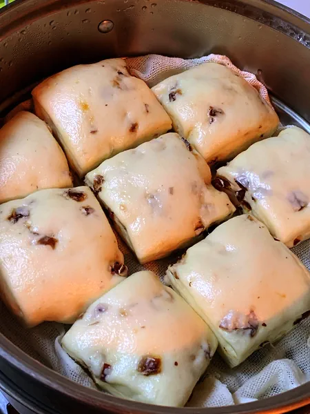 Foto masakan selesai dari Roti Kukus dengan Potongan Kurma~ Cepat dan Lezat