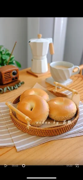 Fertiggestelltes Gericht von Milch- und Salz-Bagels | Ohne Öl & Zuckerarm
