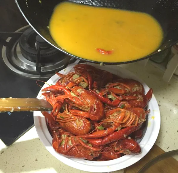 Foto del plato terminado de Cangrejos de río con sabor a ajo