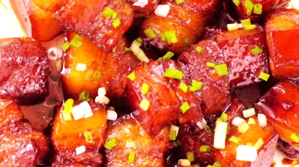 Foto del plato terminado de Cerdo estofado con vino Hua Diao | Un video