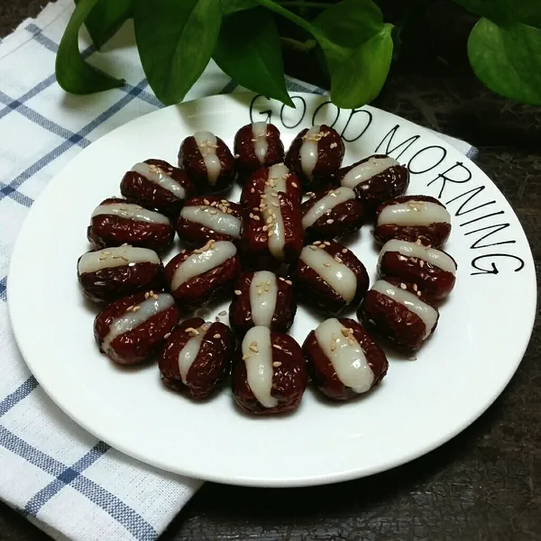 Foto del plato terminado de Dátiles rojos rellenos de arroz glutinoso