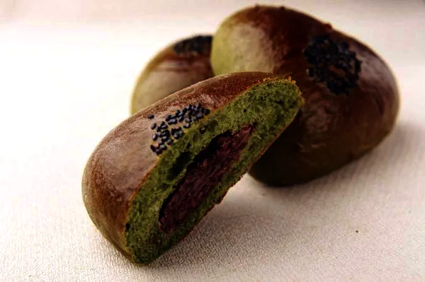 Photo du plat fini de Pain Triangulaire au Matcha et Haricot Rouge