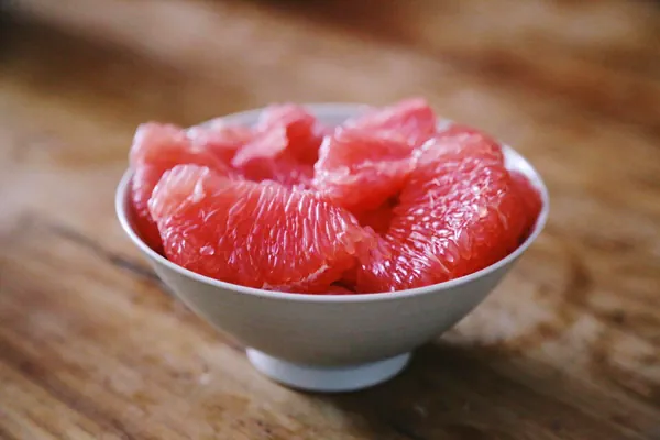 Foto del plato terminado de Cómo abrir un pomelo