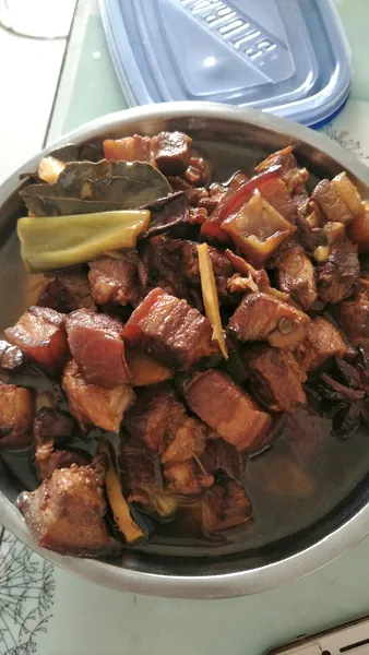 Foto del plato terminado de Rebanadas de panceta de cerdo estofadas (versión olla a presión)