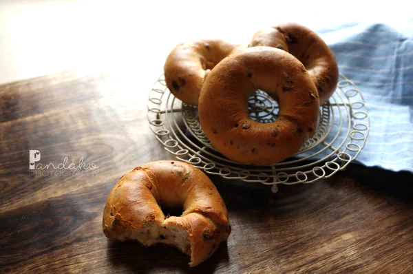 Foto del plato terminado de Bagel con arándanos y chocolate blanco de Chiaki Fujita
