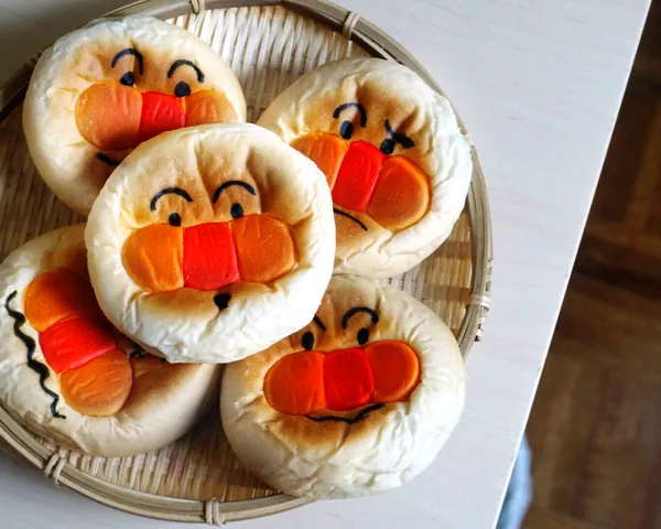 Fertiggestelltes Gericht von Kleine Anpanman-Brötchen