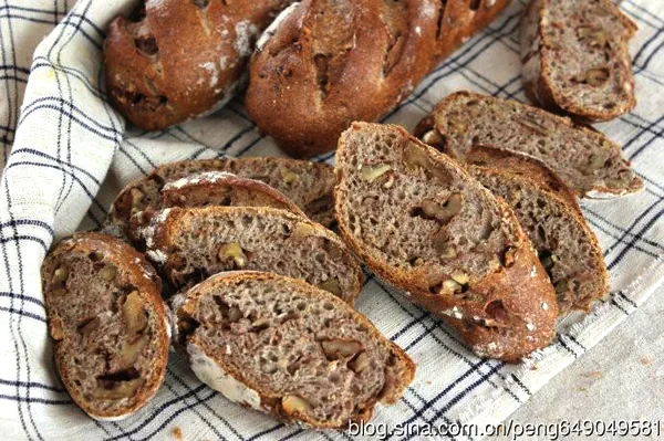 Foto masakan selesai dari Roti Gandum Hitam dan Walnut