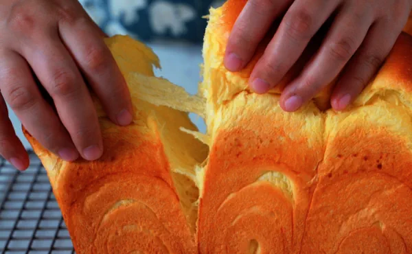 Foto del plato terminado de Pan de molde con calabaza y leche condensada azucarada