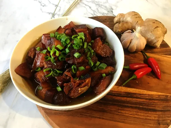 Foto del plato terminado de Cerdo Guisado de la Abuela - Sabor Casero, Rápido y Sencillo