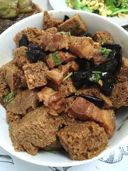 Foto del plato terminado de Estilo Noreste ~ Gluten al vapor con panceta de cerdo