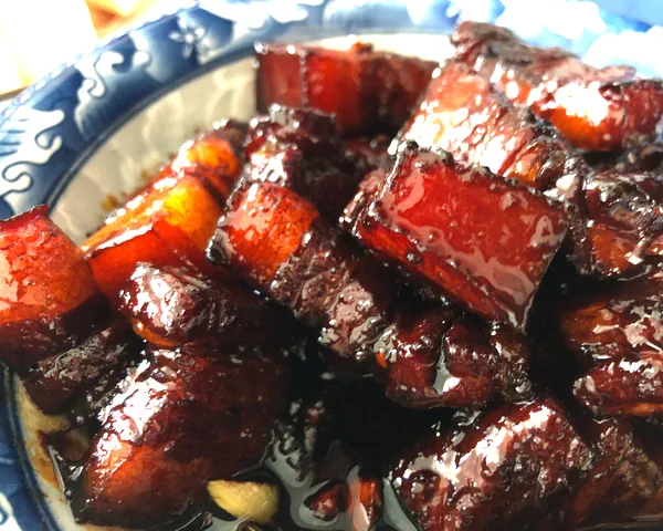 Foto del plato terminado de Panceta de cerdo estofada (Súper fácil)