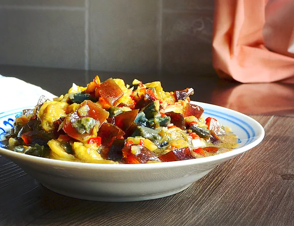 蒸茄子拌皮蛋的成品展示图