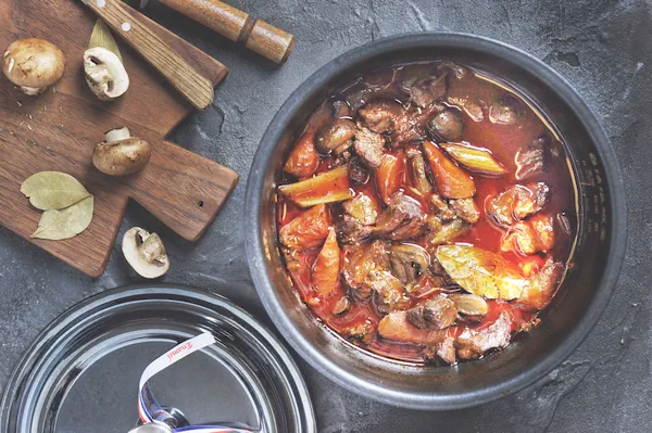 Foto masakan selesai dari [Panci Besi Cor Enamel 조윤] Beef Stew Direbus dengan Anggur Merah