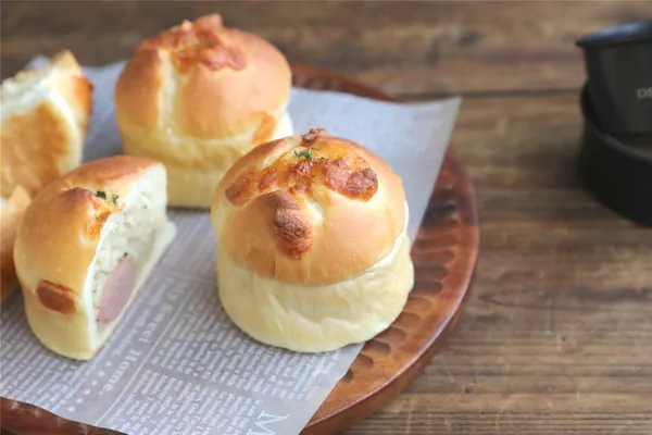 Foto do prato finalizado de Pãezinhos pequenos de batata, lindos e deliciosos com pimenta e sal
