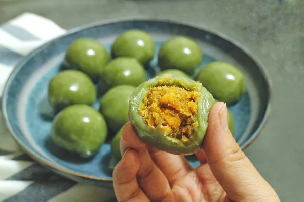 Foto masakan selesai dari Dancheong (versi bubuk mugwort, tidak retak atau rusak)