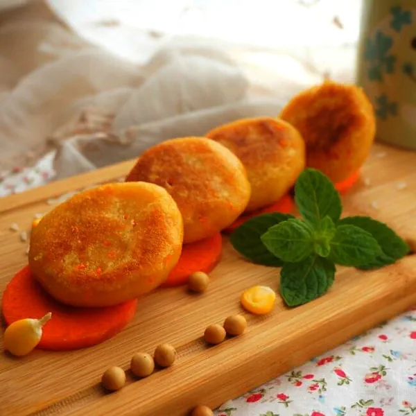 Foto del plato terminado de Tortitas de okara con zanahoria