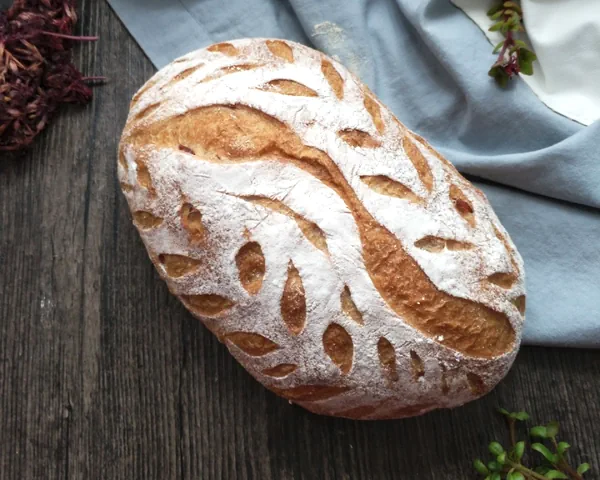 Fertiggestelltes Gericht von Weiches Europäisches Brot mit Roggen und Cranberries