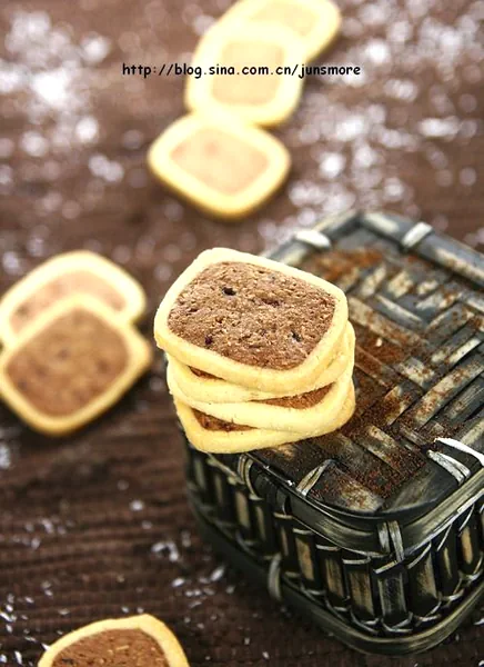 Foto masakan selesai dari Kue Kotak dengan Rum, Kismis, dan Kelapa